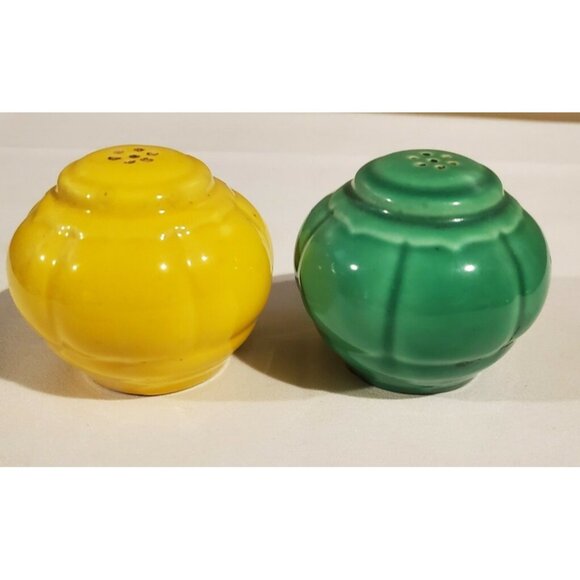 Round Green & Yellow Vintage Salt & Pepper Shakers - Picture 1 of 6